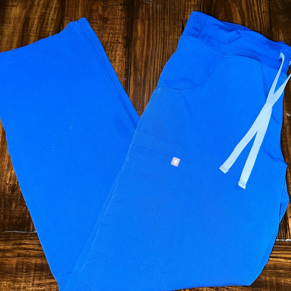 FIGS Women’s Kade Cargo Scrubs Royal Blue Size Small